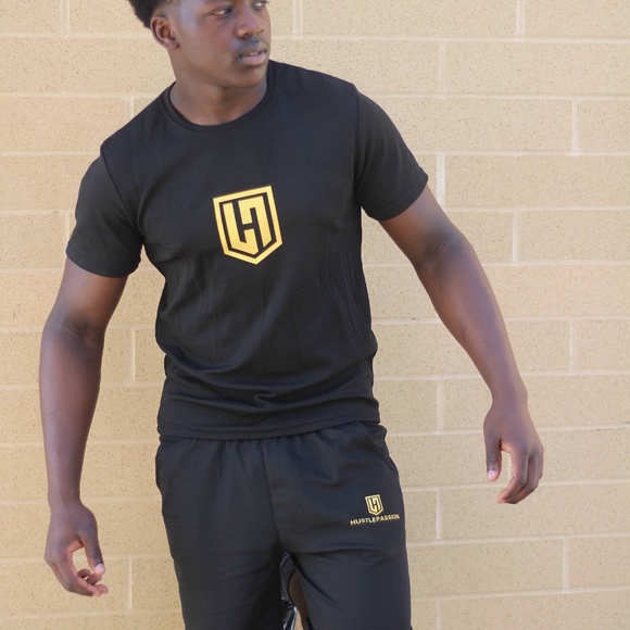 Hustlepassion shorts and shirt - Picture 9 of 10